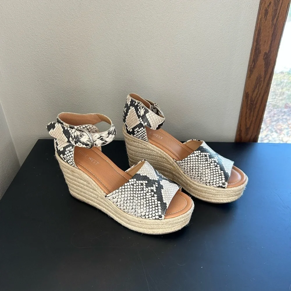 Nine West Women's Snakeskin Wedge Sandals Size 9 NWOT