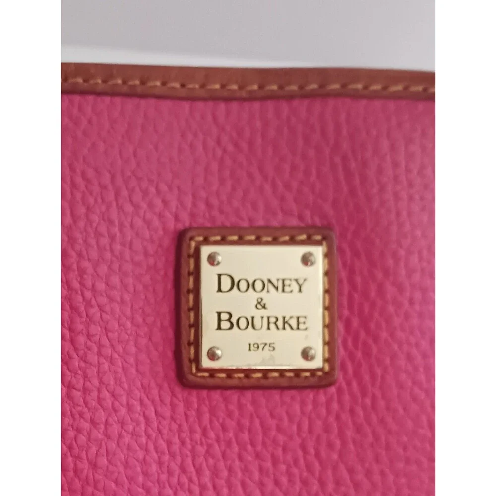 Dooney & Bourke straps design