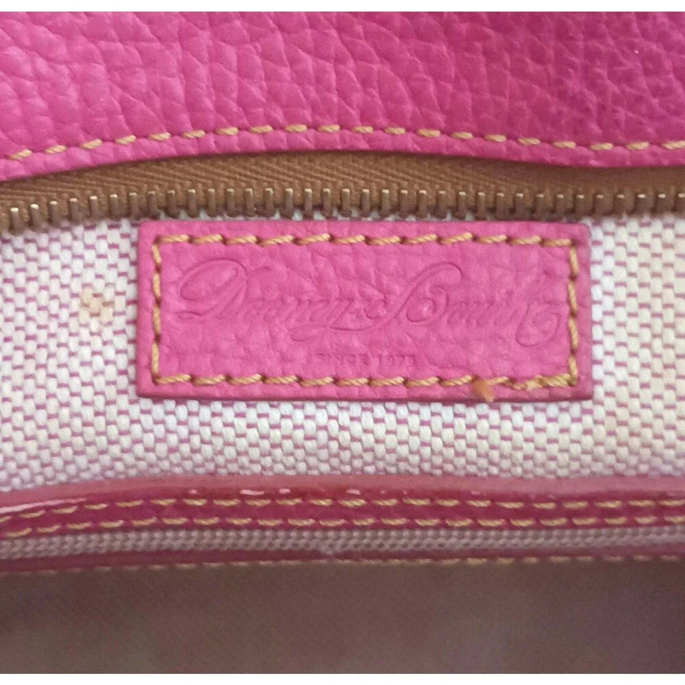 Dooney & Bourke contrast stylish
