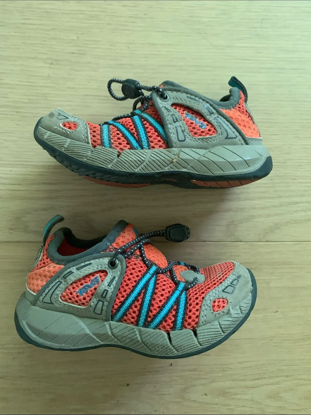 Teva breathable coral