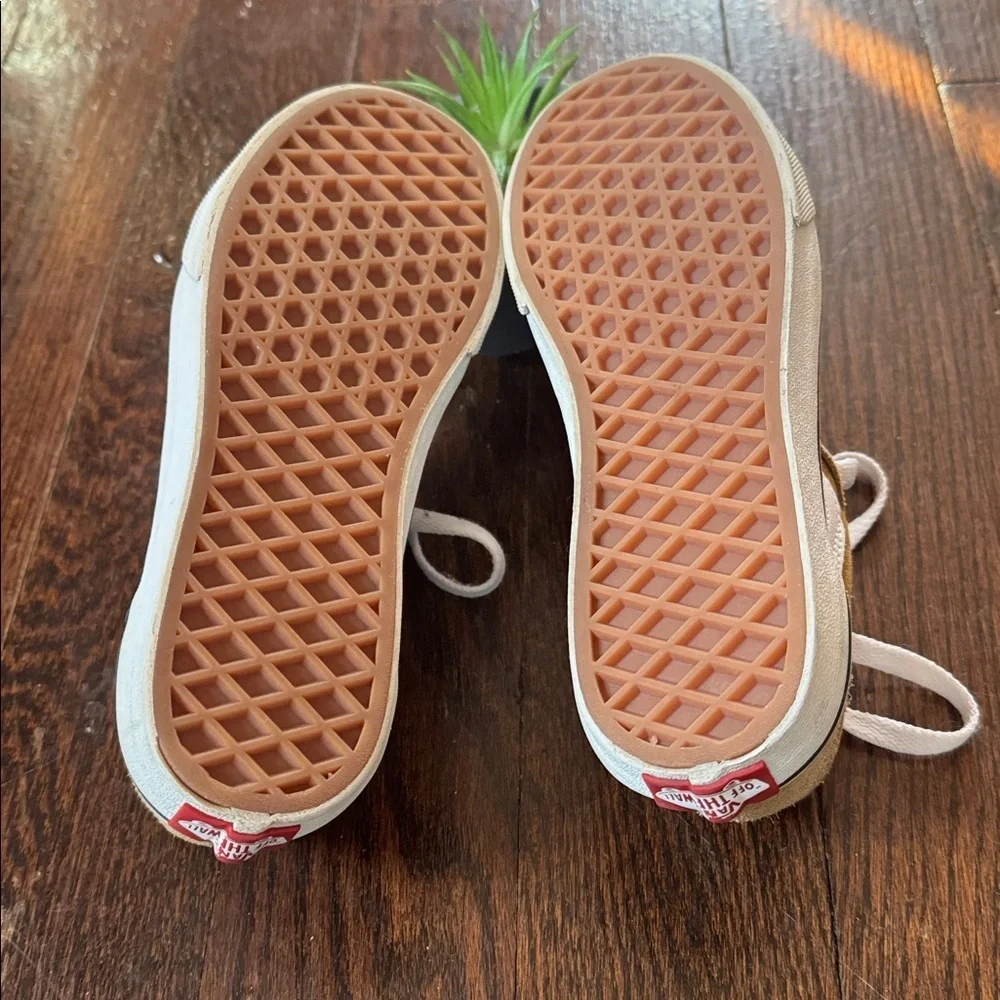 Vans tan features good