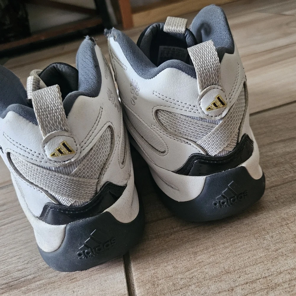 adidas stylish sneakers
