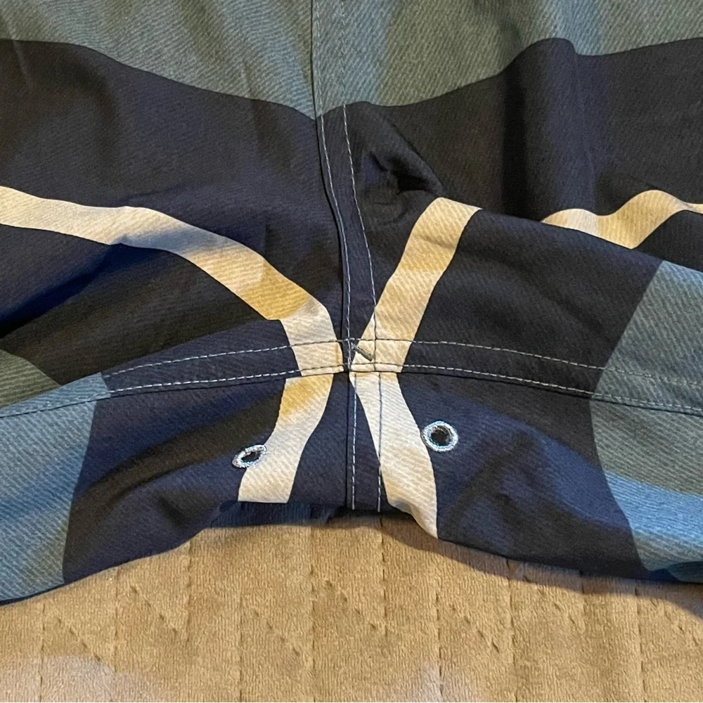 Oakley shorts mens size 30 EUC‎ blue/white