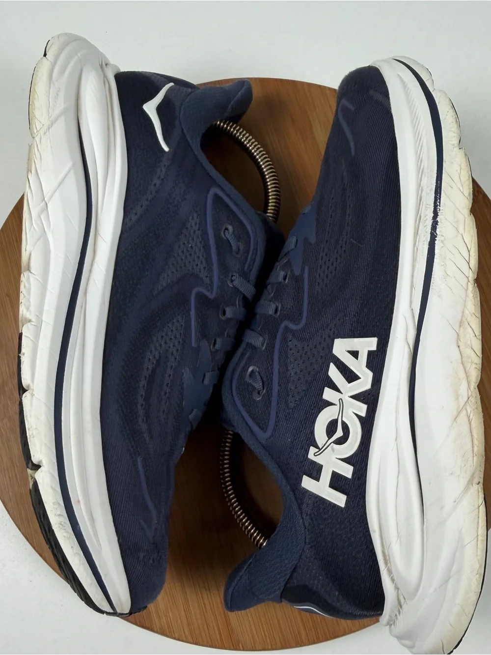 Hoka navy support