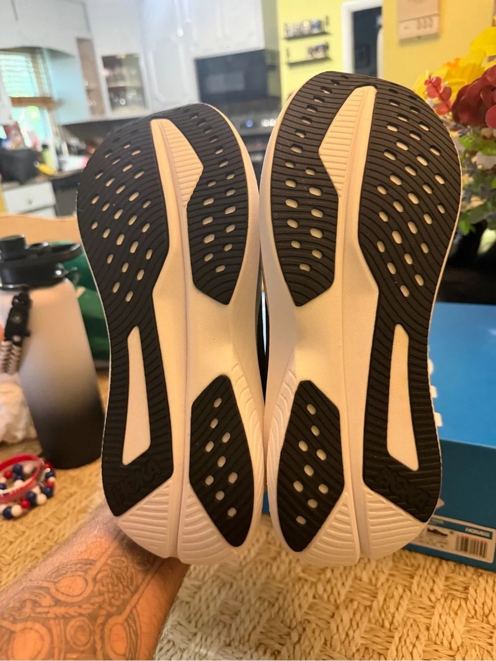 Hoka thank all white