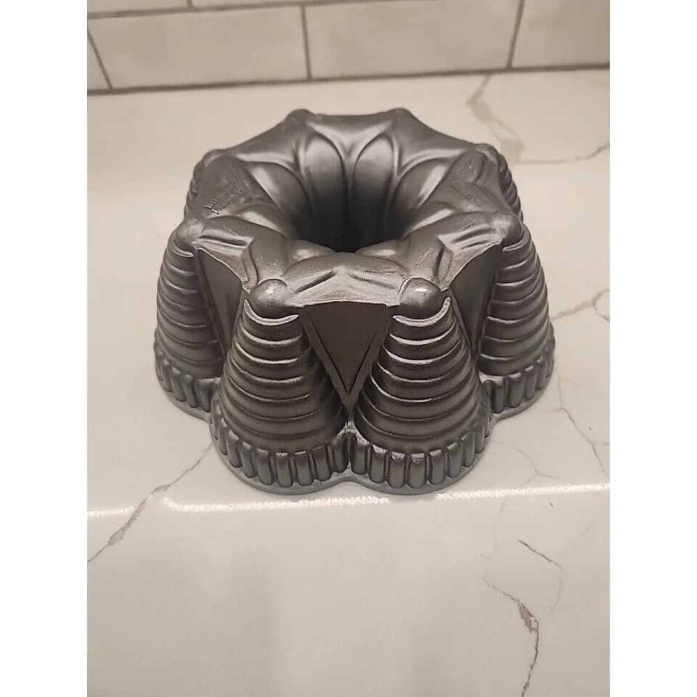 Nordic Ware Fiesta‎ Party Cake Pan Heavy Cast Aluminum Nonstick Made in USA