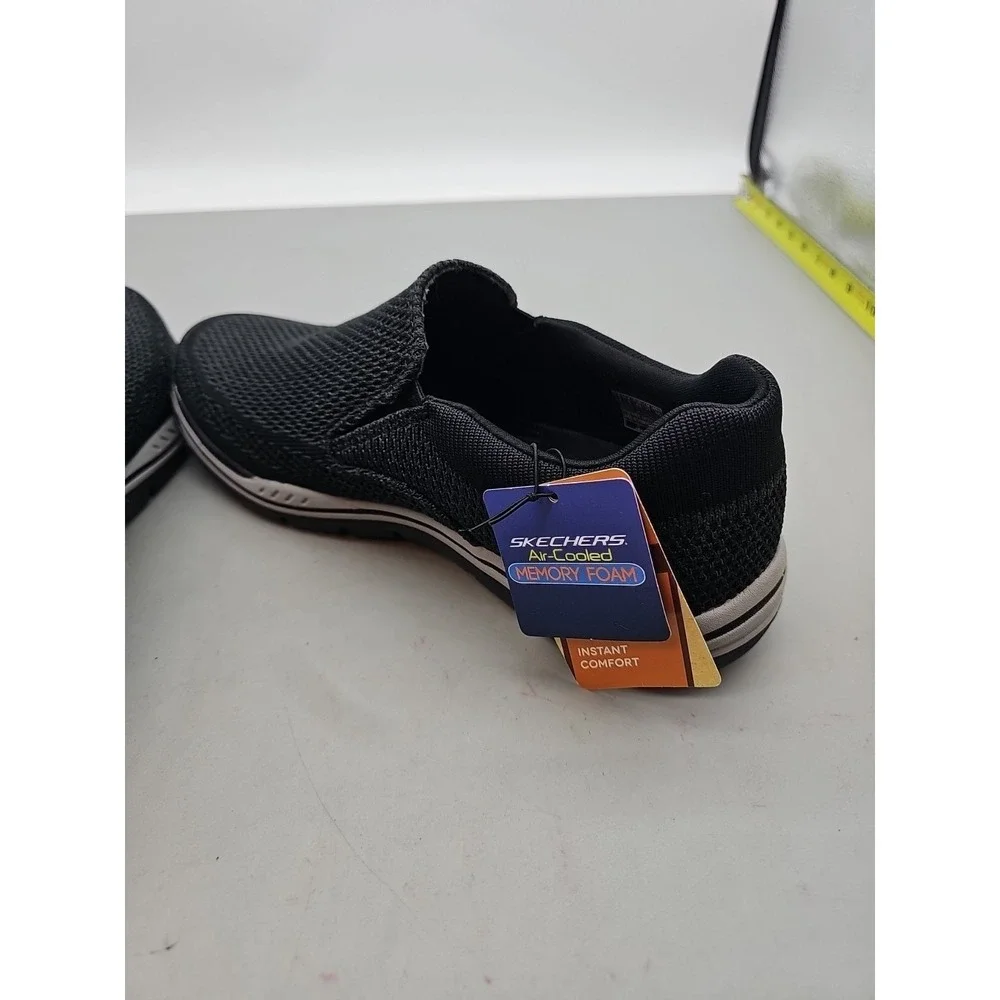 NEW Skechers Ultra Go Black Slip‎ On Sz 9 Air Cooled GOGA MAT Trainer New