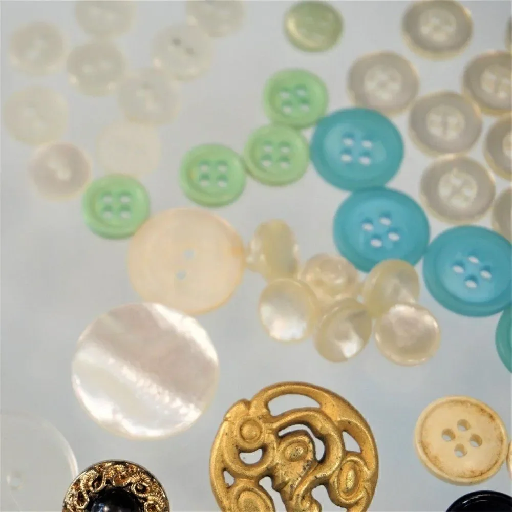 Vintage buttons mixed