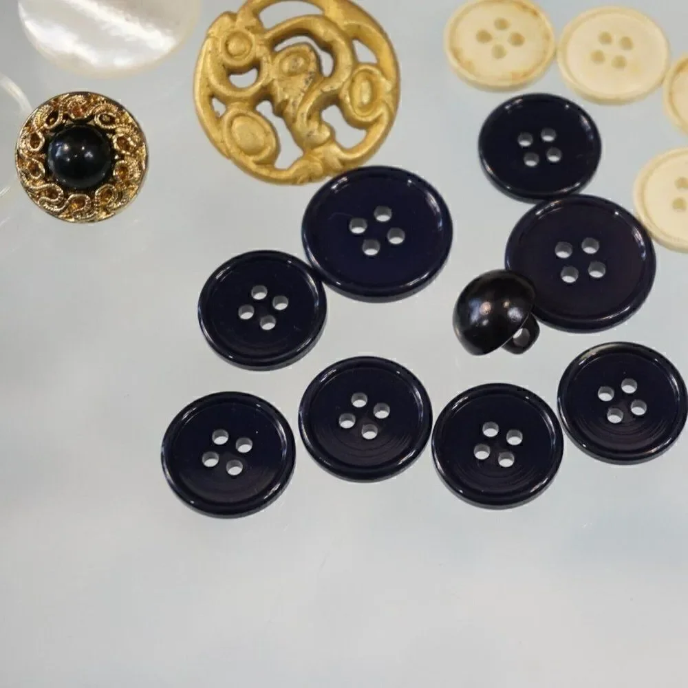Vintage buttons mixed