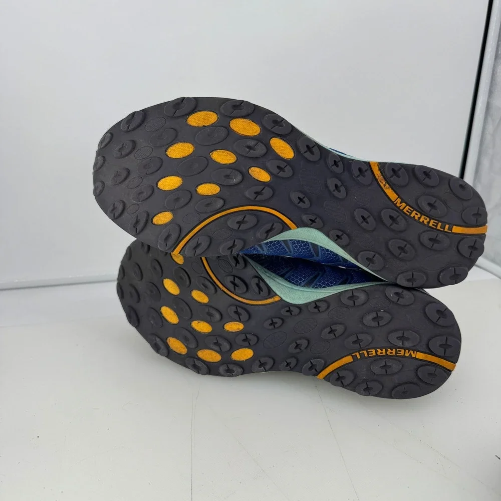 Merrell item outsole feature