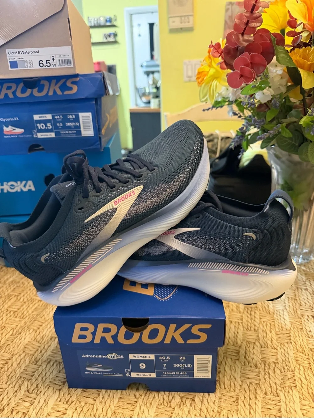 Brooks shoes color mesh