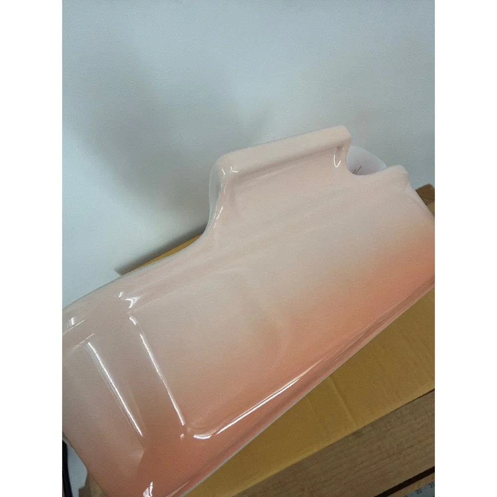 Le Creuset colorway handles retention