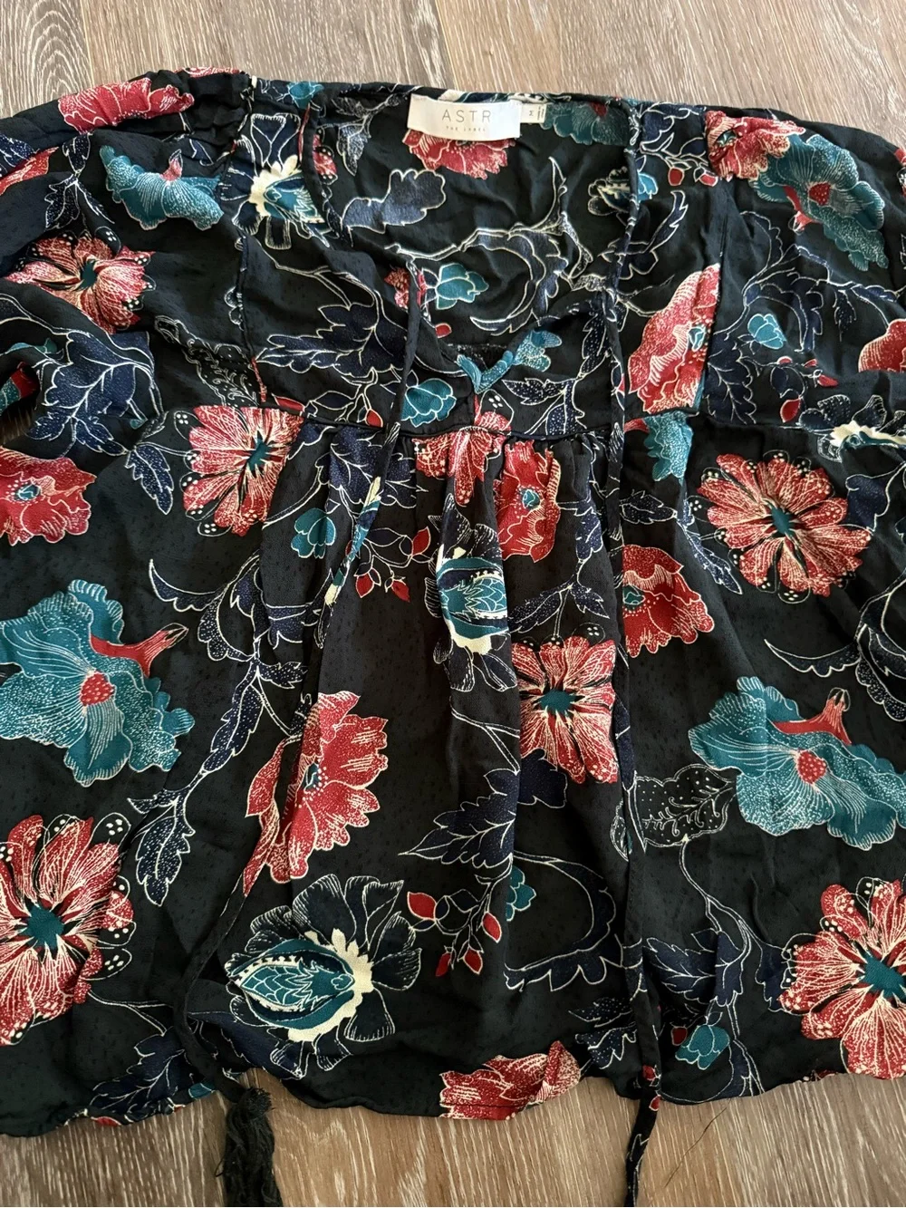 Astr label black