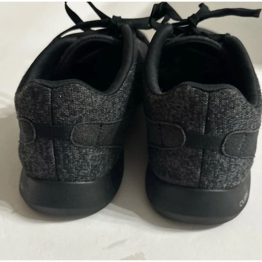 New Balance 400 Black /Gray Sneakers (sz. 11)
