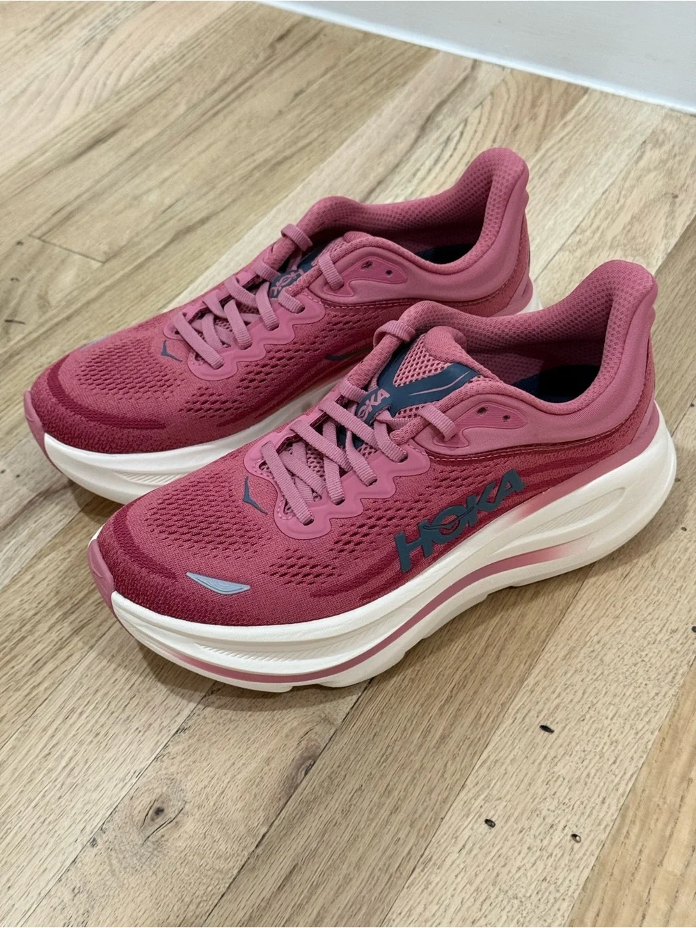 HOKA Bondi 9 Sneakers Lingonberry / Cranberry