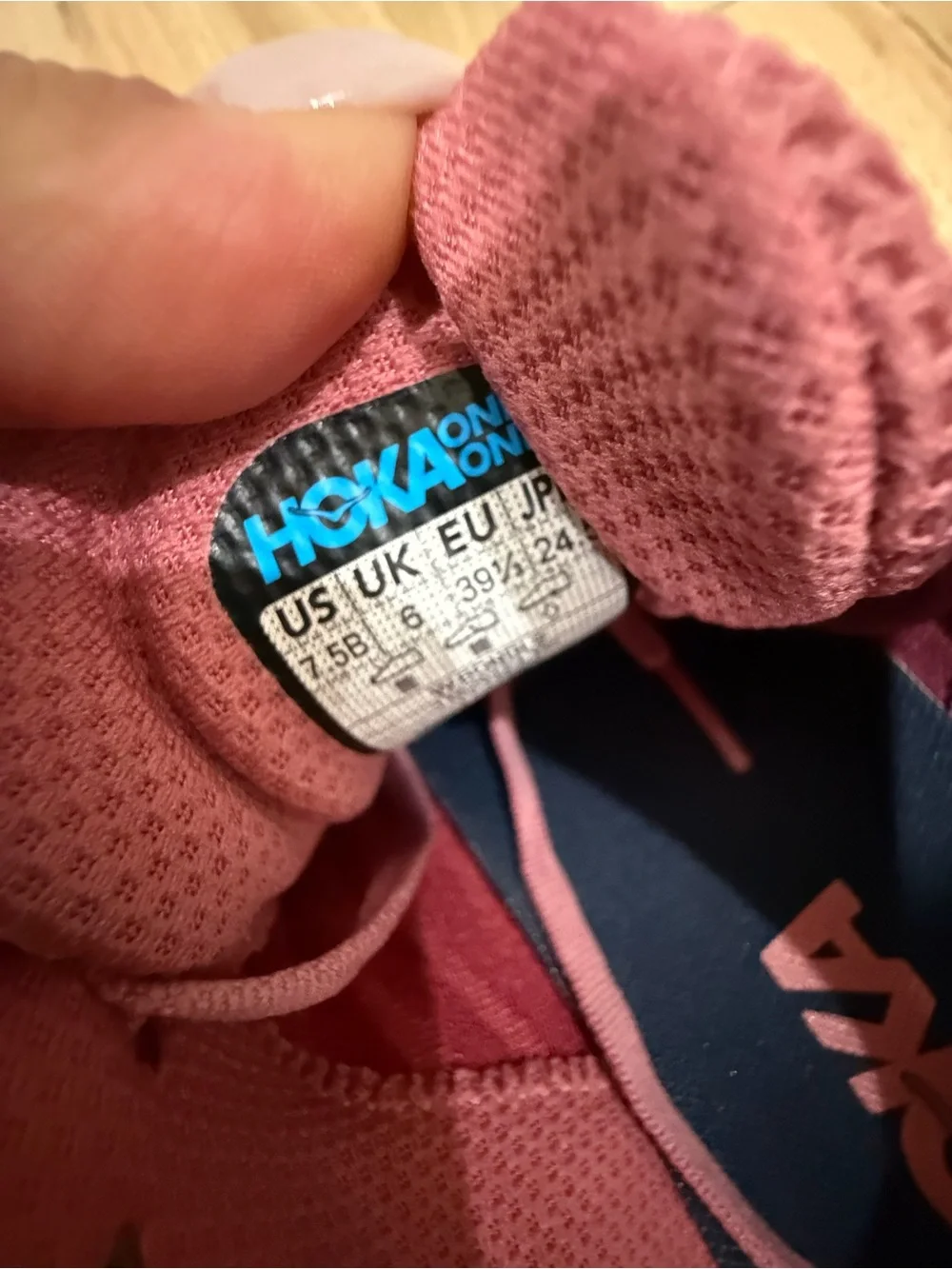 HOKA Bondi 9 Sneakers Lingonberry / Cranberry