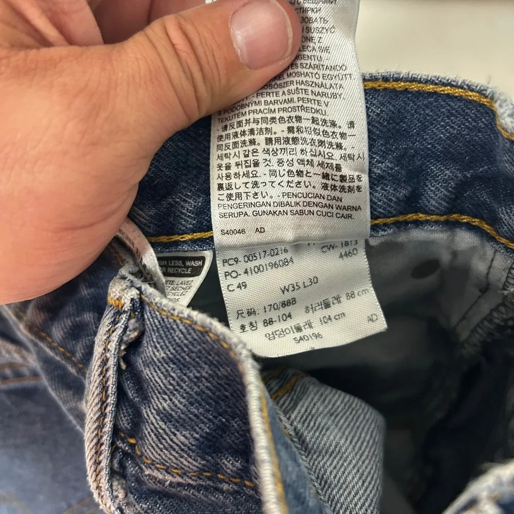 Levis note small