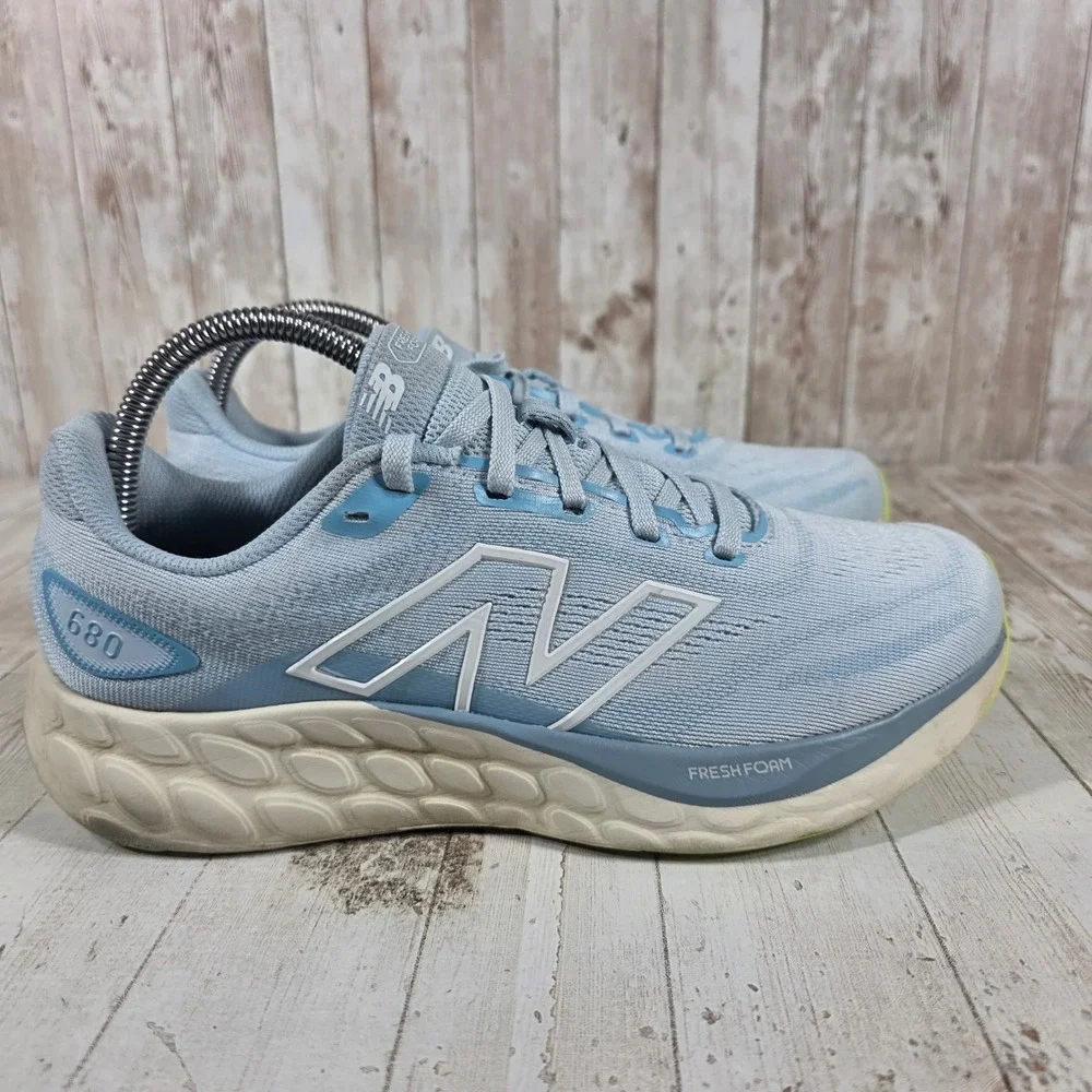 New Balance Fresh Foam 680v8 Womens 9 Light Blue White Running Shoes W680LT8