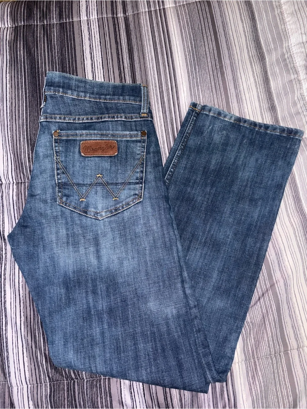 Wrangler slim straight