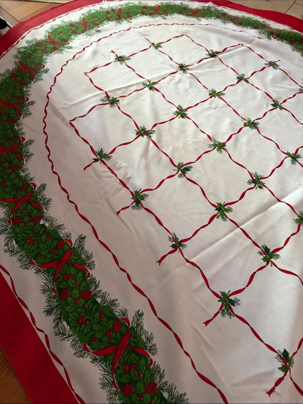 Festive Red & Green Holiday Tree Skirt - Brand Unspecified