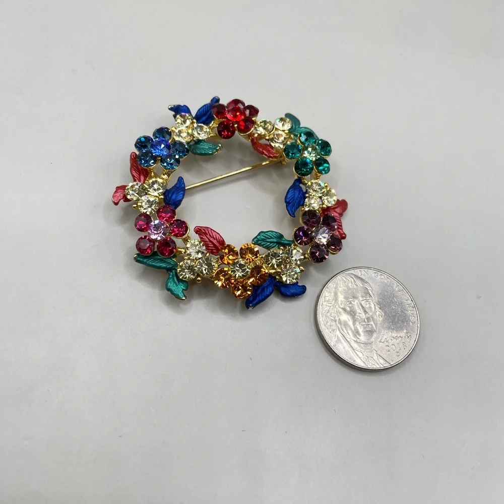 Rucinni Flower Wreath Brooch