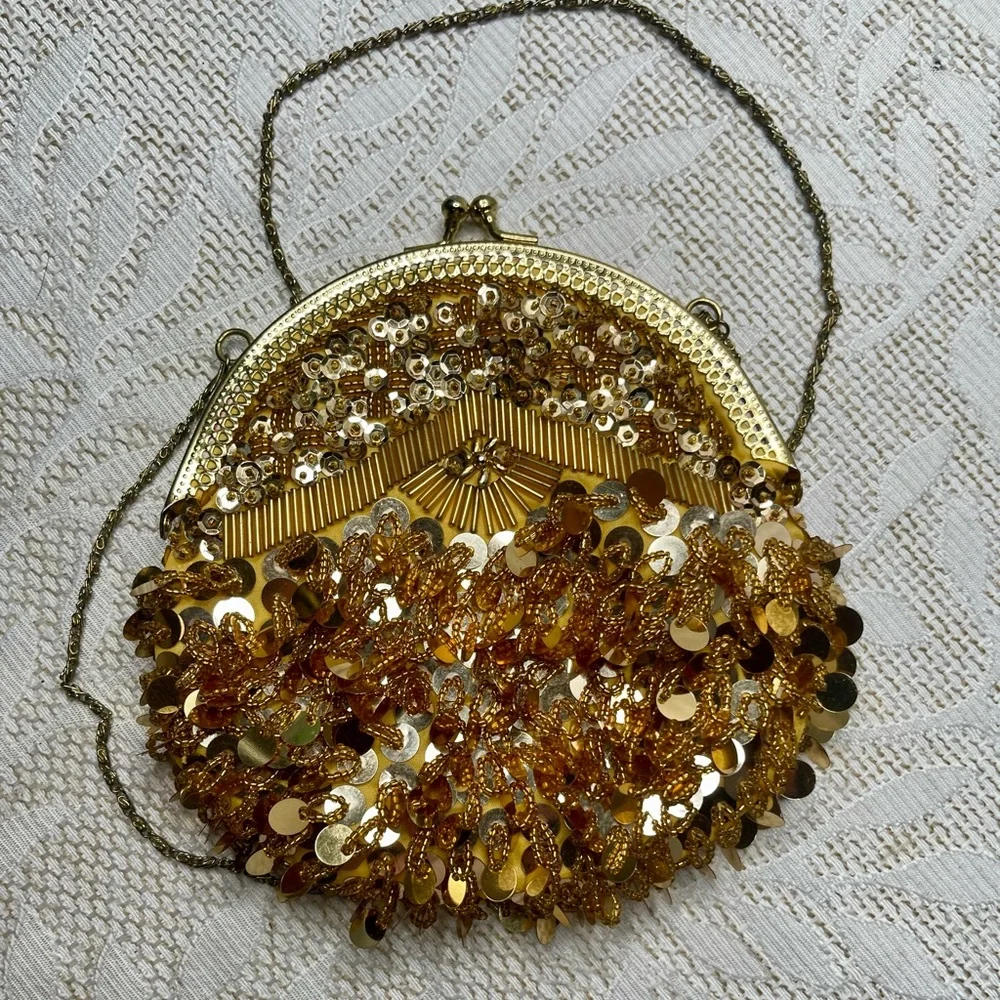 Vintage 7” Stunner Flapper Gold Beaded Sequin Clutch handbag