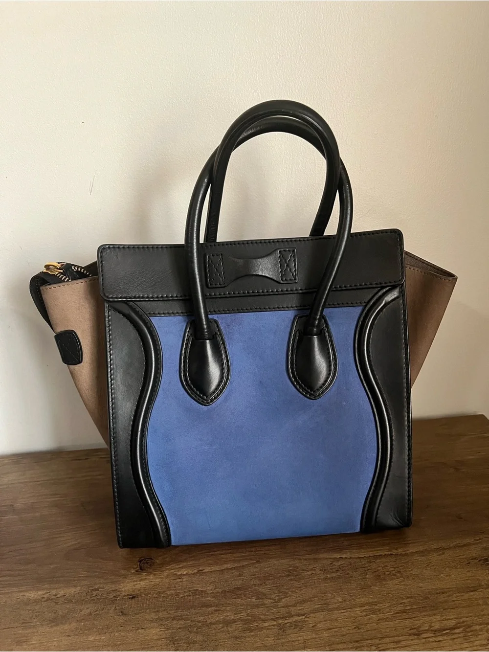 Celine minimal signs