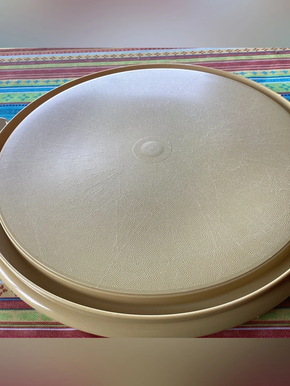 Tupperware Vintage Round Cake Taker - small size in Harvest Gold