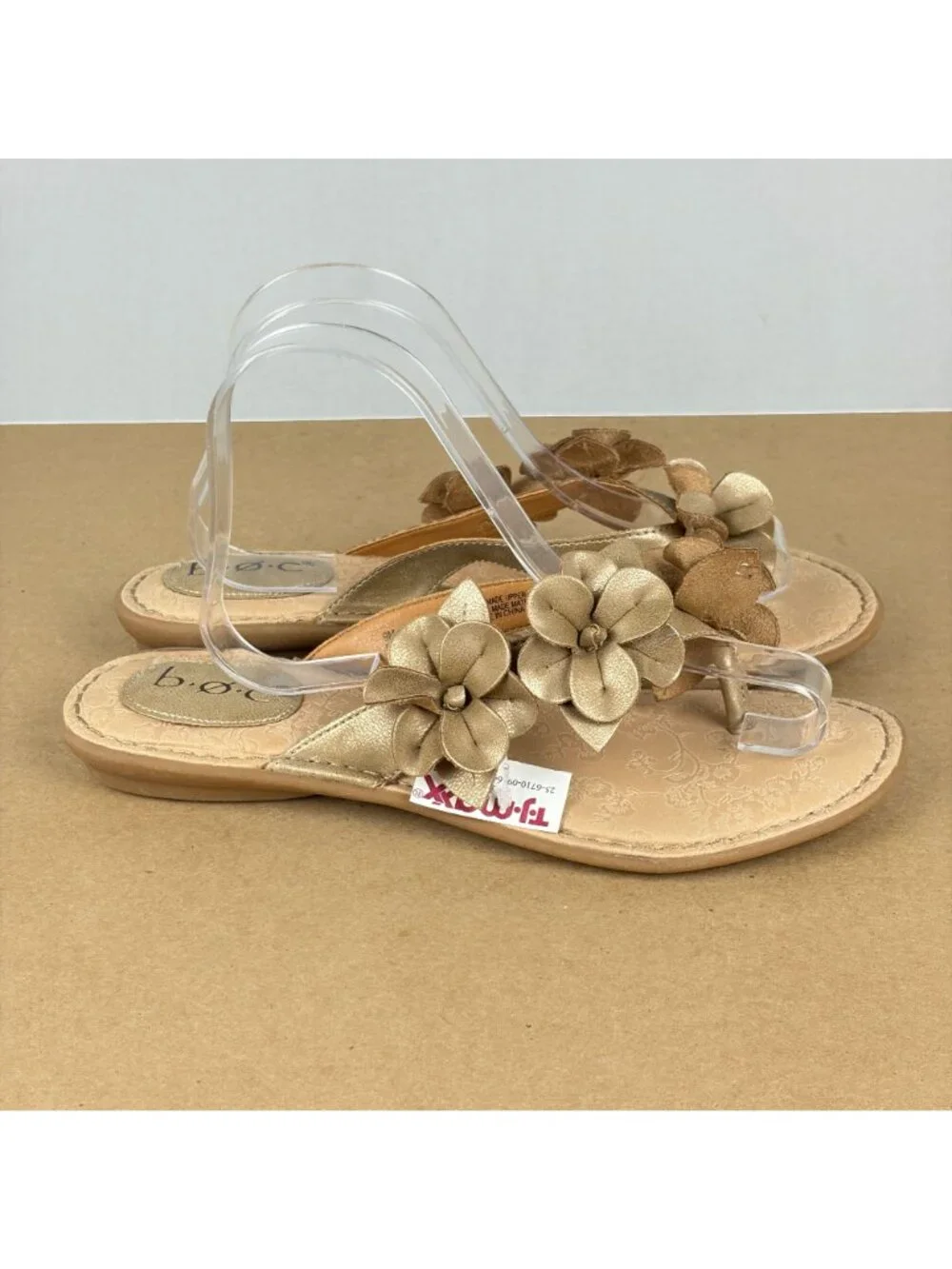 b.o.c. Born Floral Thong Sandals Womens 9 Tan/Gold Faux Leather Casual Slip On
