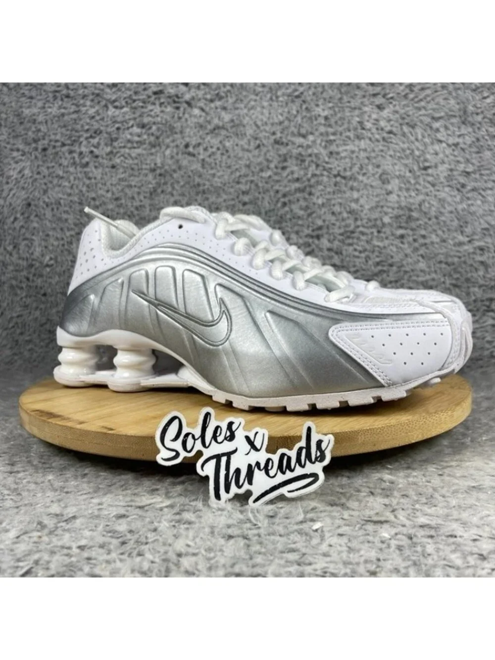 Nike Shox R4 White Metallic Silver Size 7.5 Women Sneakers AR3565-101