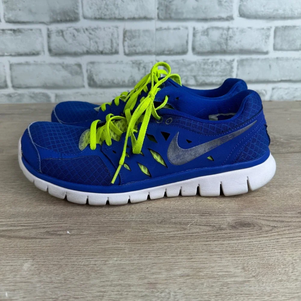 Nike contrasting flexible deliver