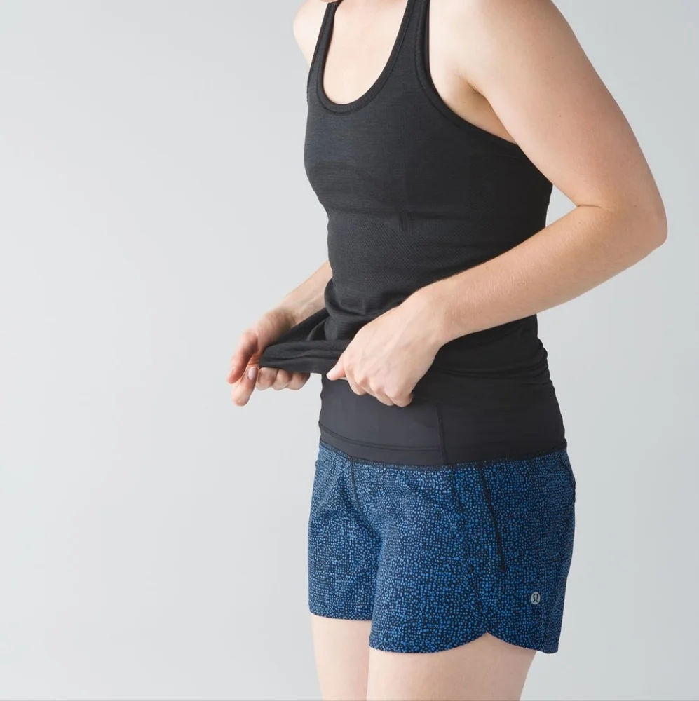 Lululemon Run Times Short‎ Size 8 Bubbles Pipe Dream Blue Black / Black Running