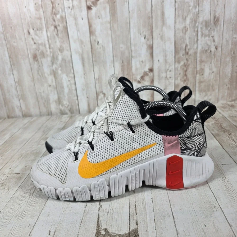 Nike closure tab