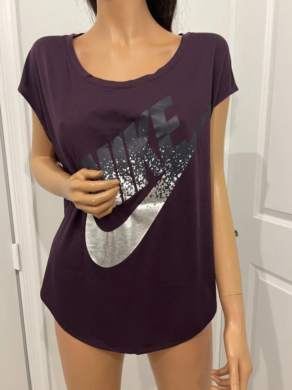 NWOT Nike Women’s Purple Graphic Logo Short Sleeve Scoop Neck T-Shirt Size M