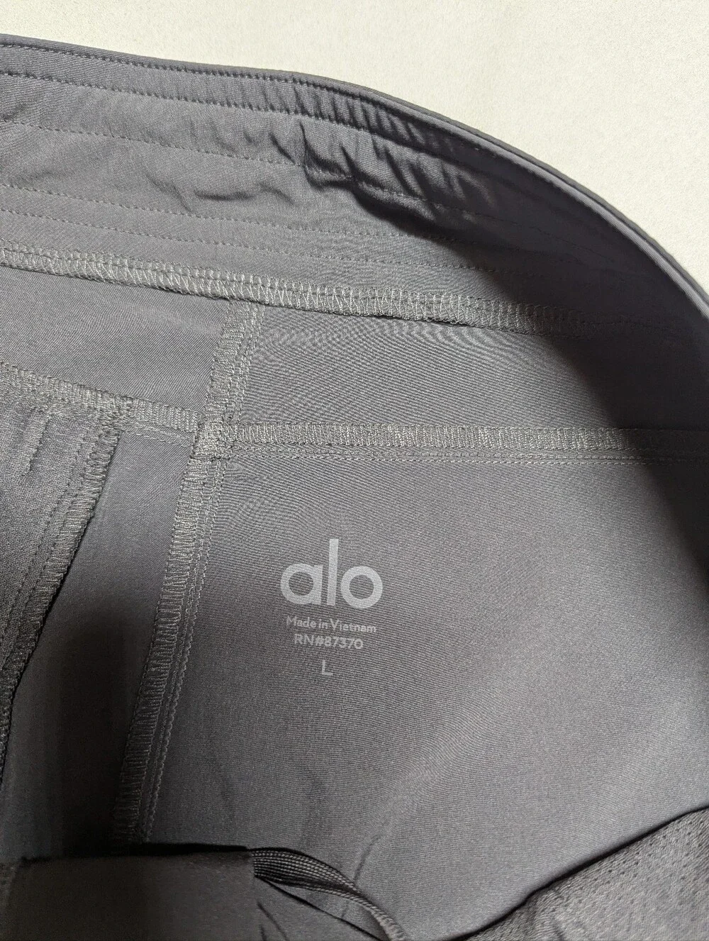 ALO Yoga pre please crafted