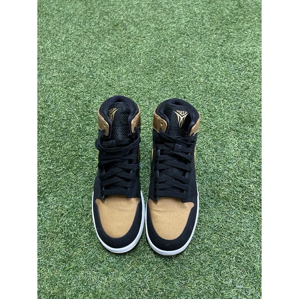Nike gold questions size