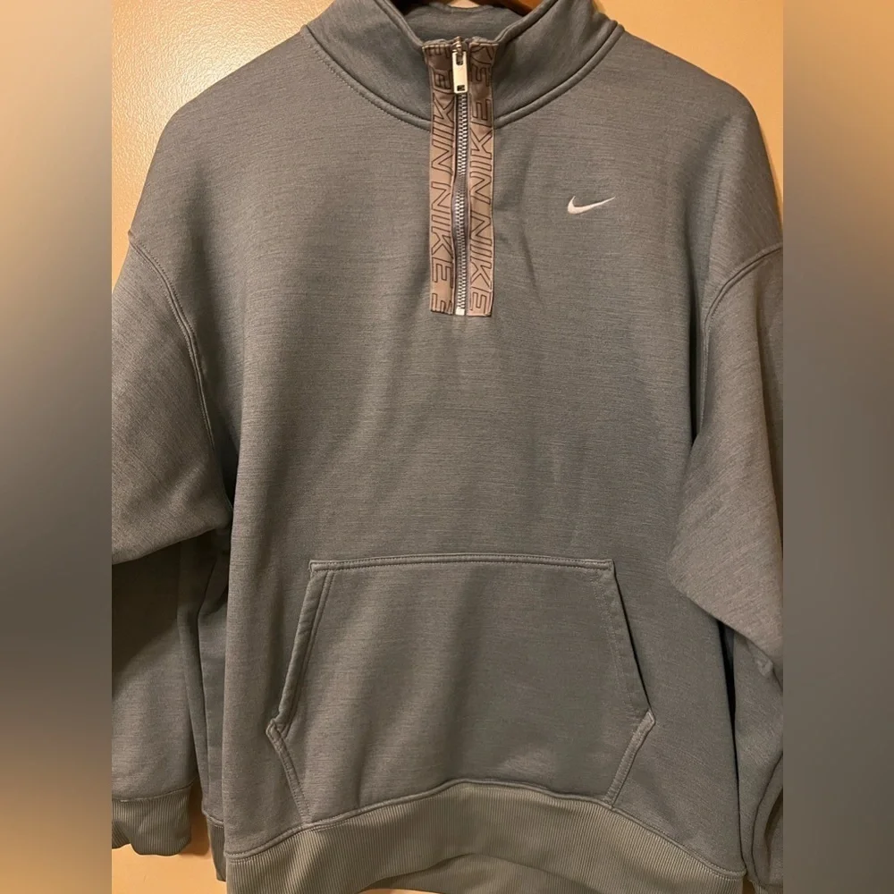 Nike therma fit sweatshirt size large