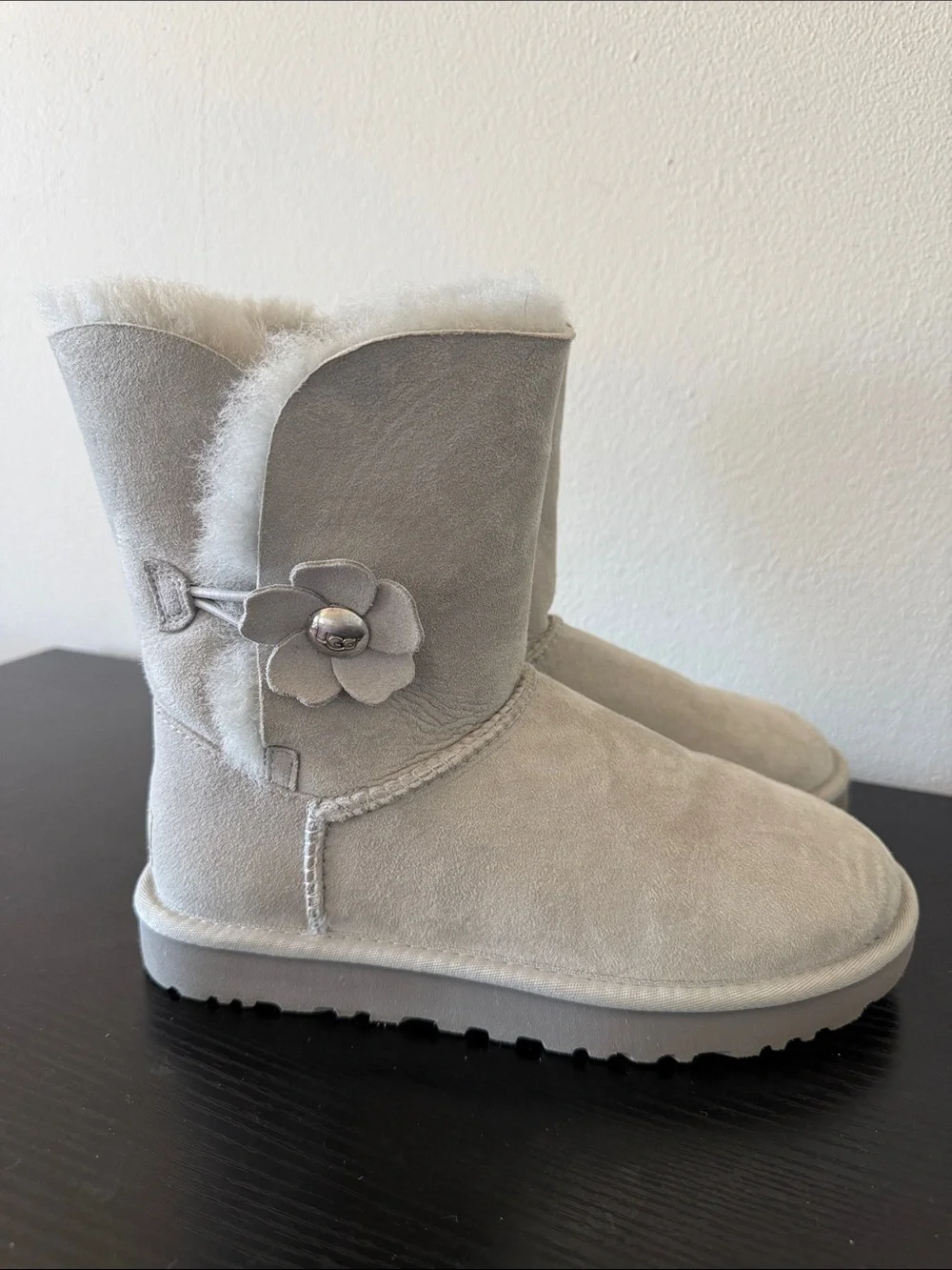 UGG Poppy Sheepskin Boots – Women’s Size 7 – Gray