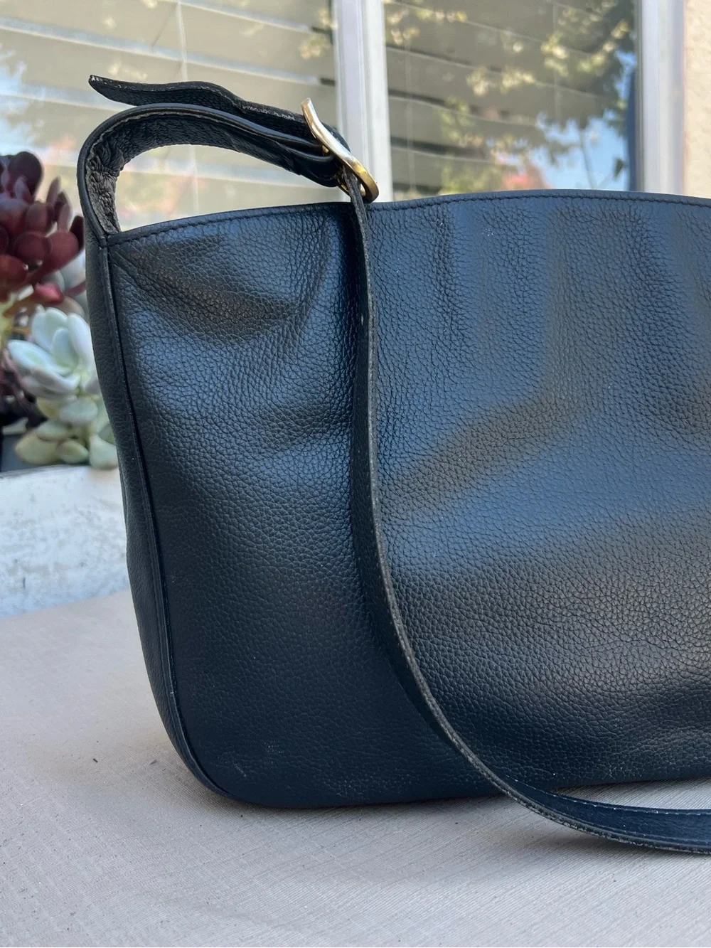 Longchamp compact pebbled