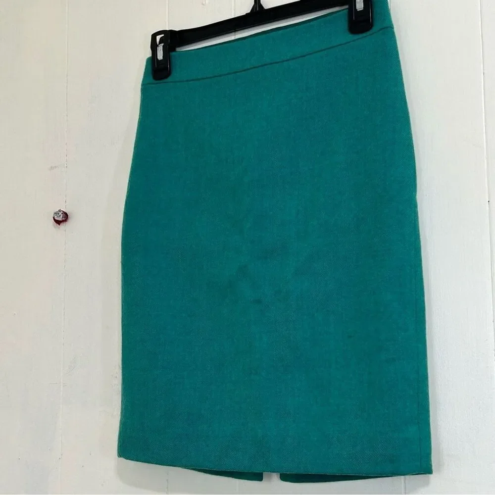 J. Crew 13 back closure