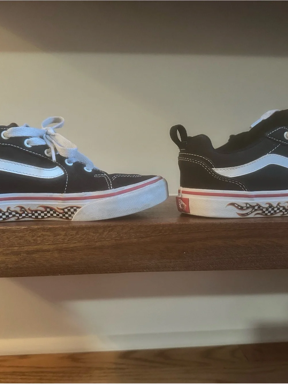 Vans classic silhouette