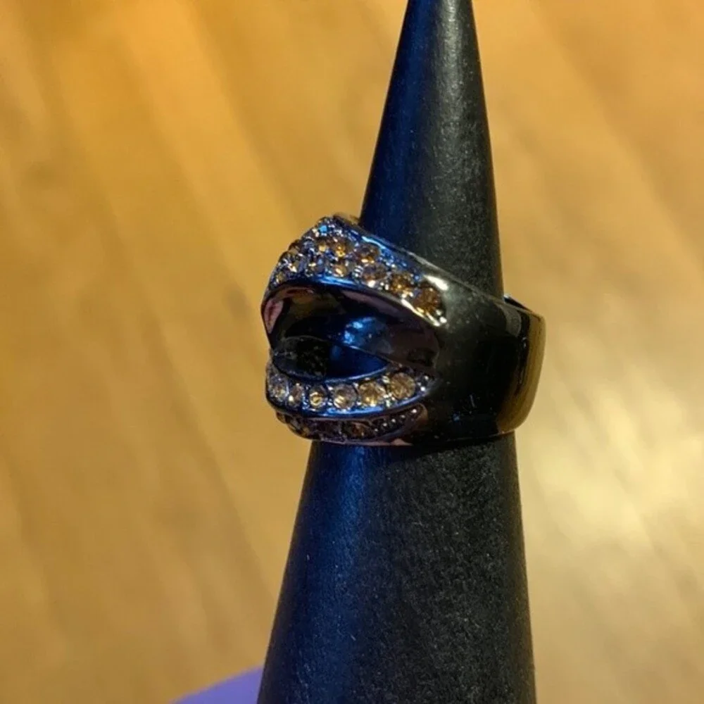 N/A ring metallic setting