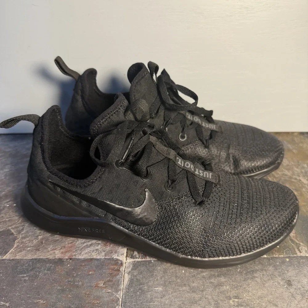 Nike Free TR 8 Triple Black 942888-002 Women's sz 5.5  Gym Training Shoes