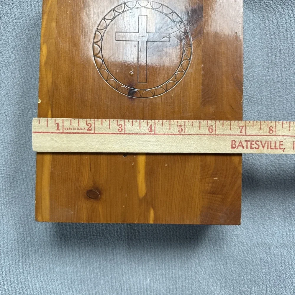 VTG 1976 Memorial Bible Carpenters Union Cedar Wood Case Local No 576 Buffalo NY