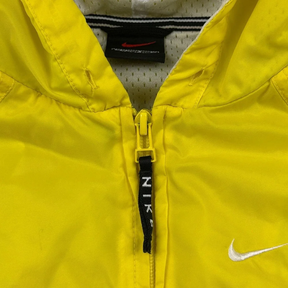 Nike me above measurements