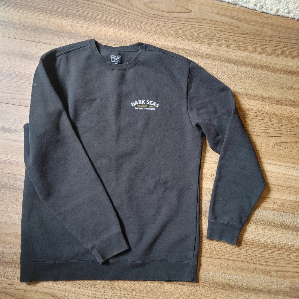 N/A black crewneck