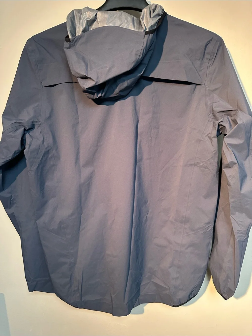 On Running Lightweight Men's Navy Hooded Half-Zip Jacket