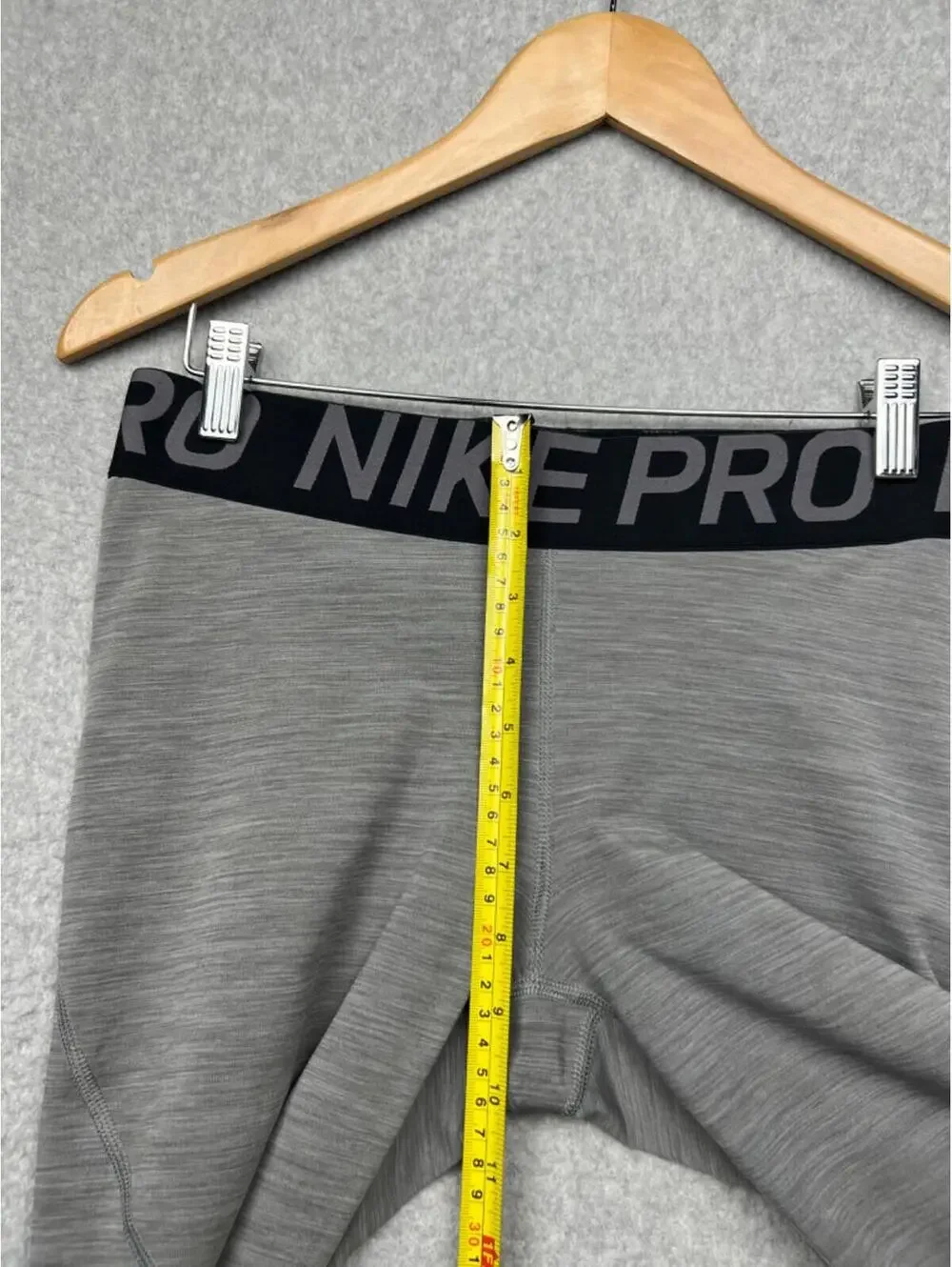 Nike Pro Tight Fit Crop Length Training Leggings Dri fit Womens M Running Gray