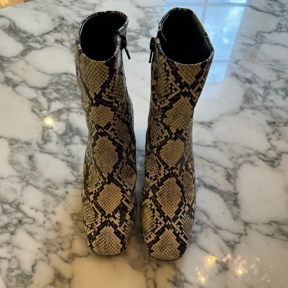 New no Box Nordstrom Vegan Leather Boots 6 Snake Print Cream Brown Ankle Booties