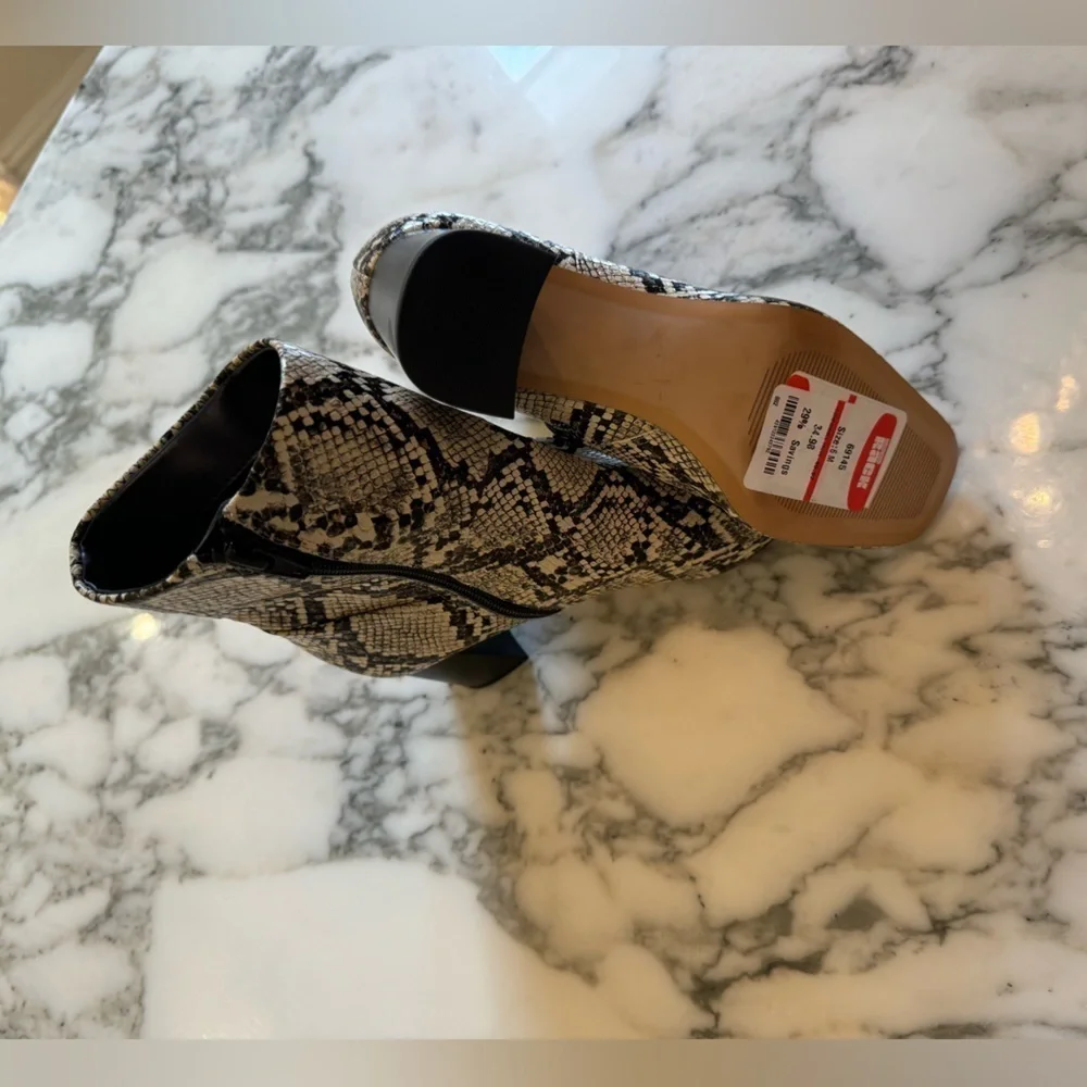 New no Box Nordstrom Vegan Leather Boots 6 Snake Print Cream Brown Ankle Booties